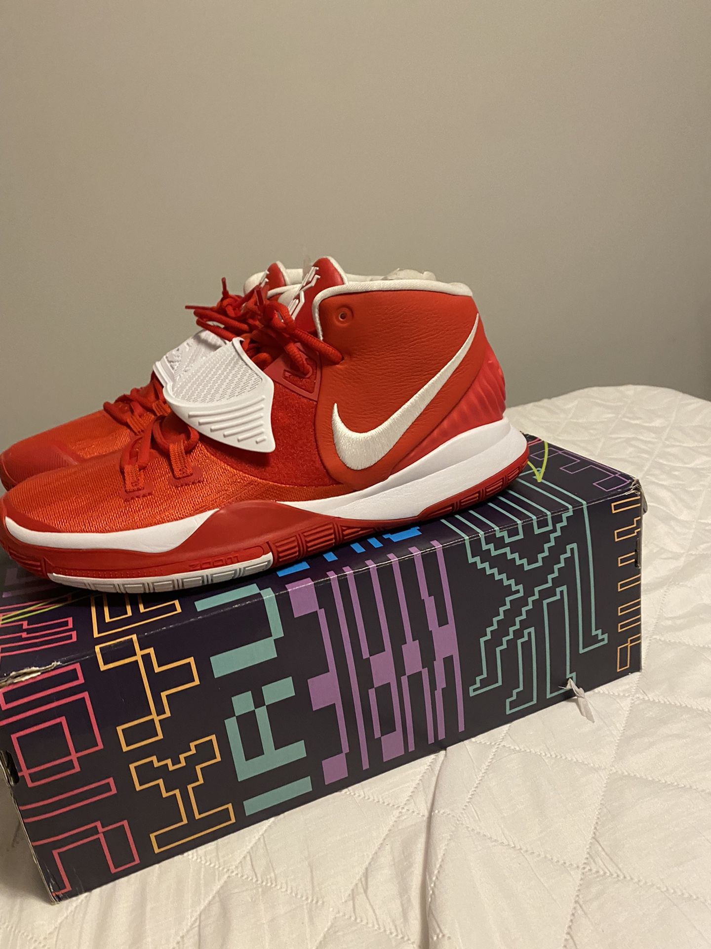 Kyrie Red/white Size 12