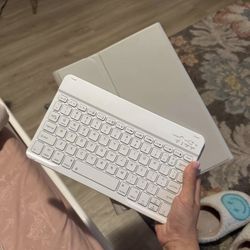 Apple iPad Case w/ Keyboard | iPad 11 inch a16 (2025)
