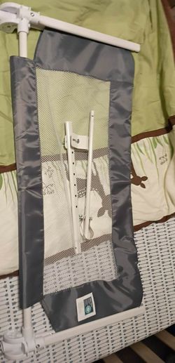 A breathable bed rail for babies