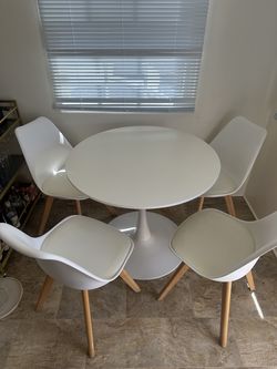 Jili Creation Round 35" Pedestal Dining Table & Chairs