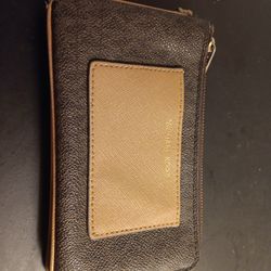 GORGEOUS Michael Kors Monogram Canvas 6" Bedford Dual Wallet. MSRP $129

