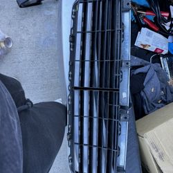 Vintage Mercedes-Benz Grill Part 208 880 00 85 