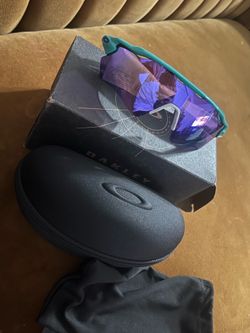 Brand new Oakley’s sunglasses
