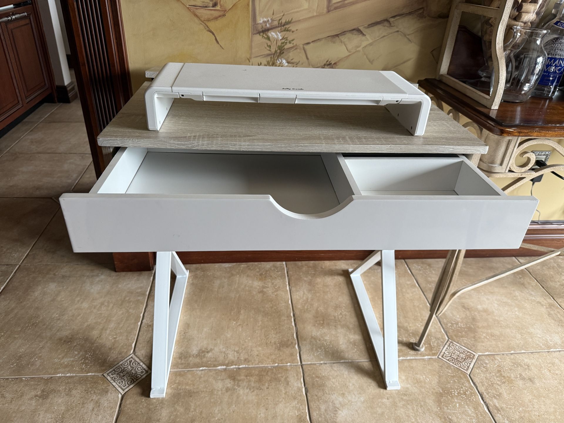 Small Desk For Laptops And Apartments And College dorms
