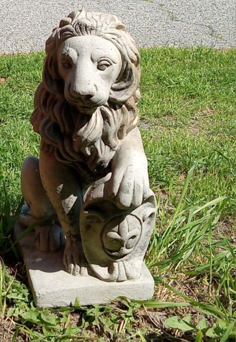 'STONE' LION KING LAWN DECORATIVE STATUE