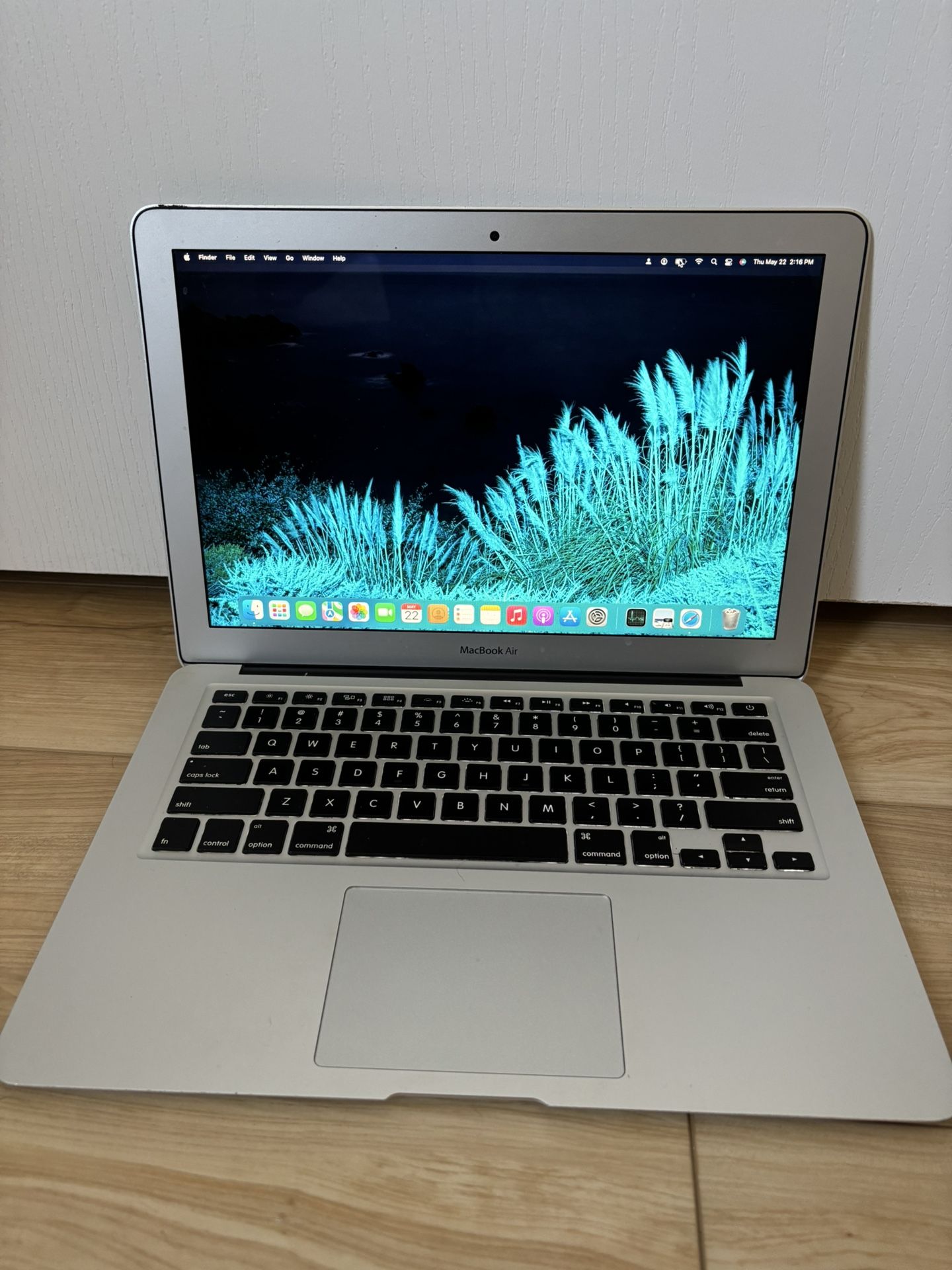 MacBook Air Early 2015 $80 / Trade