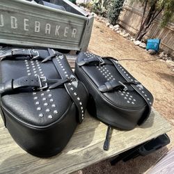 GENUINE HARLEY DAVIDSON Studded Leather Motorcycle Saddlebags - w/ Mounting Brackets