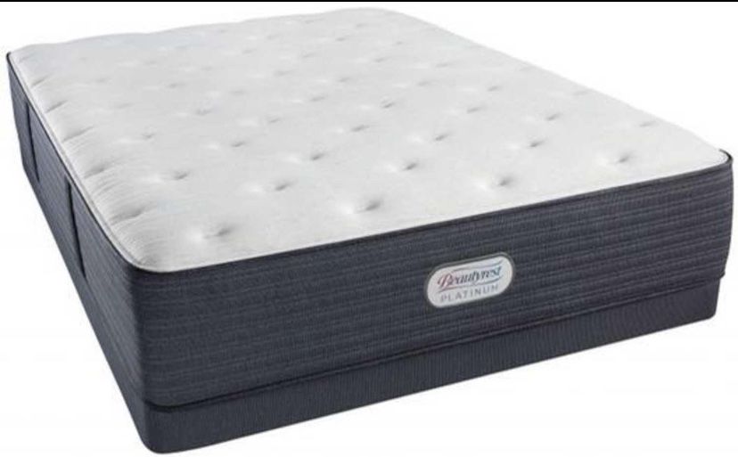 Display- Queen Size- Beautyrest Platinum Brookpine Luxury Firm with Box Spring