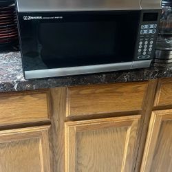 Emerson Microwave Oven
