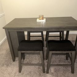 Dining Room Table And Chairs 