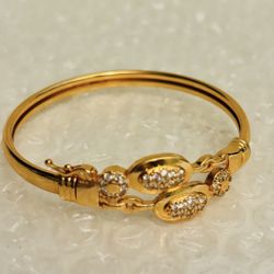 GOLD PLATED ADJUSTABLE BANGLE WITH GEM NEVER CHANGE ITS COLOUR ORGINAL