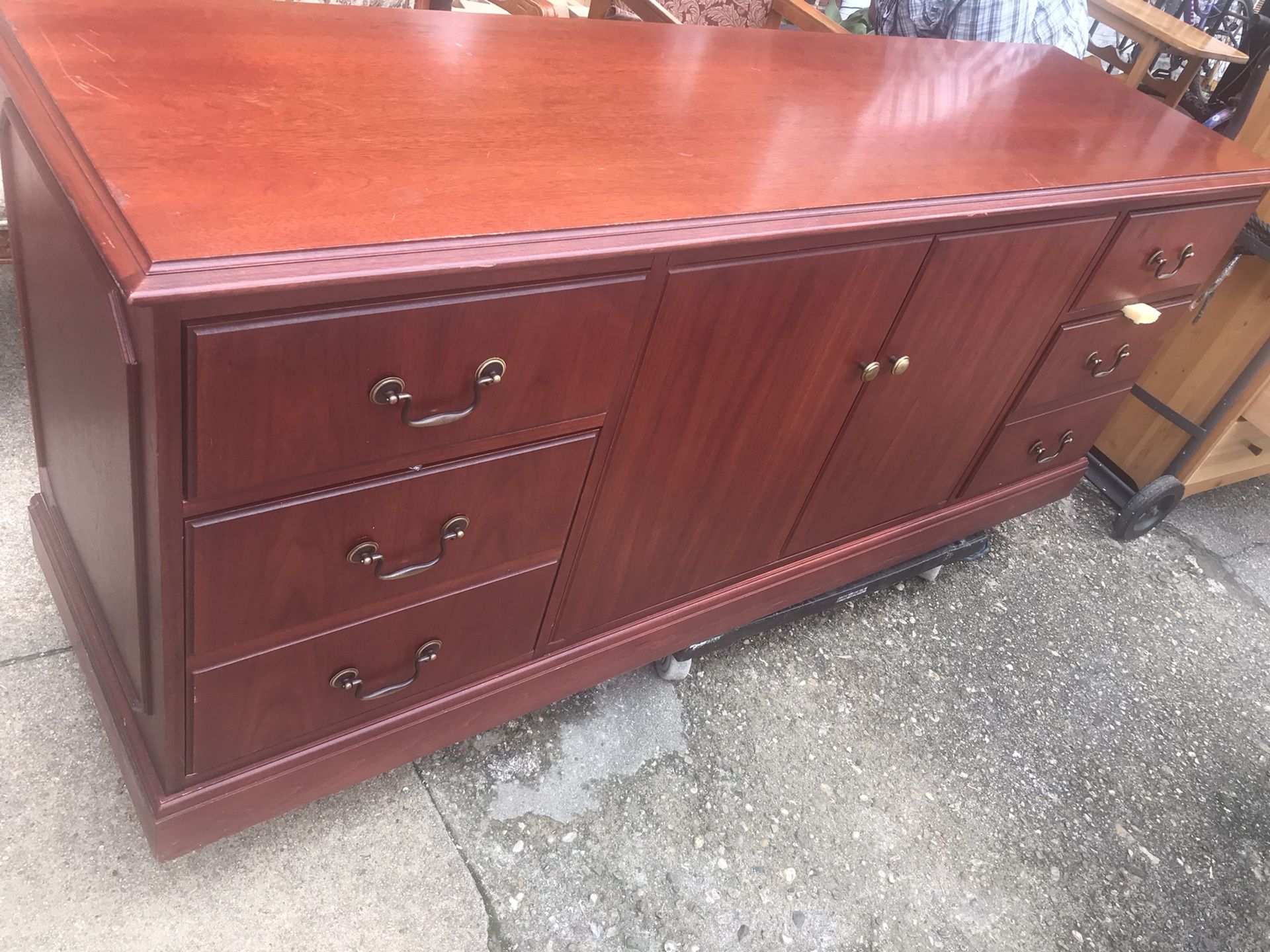 Dresser