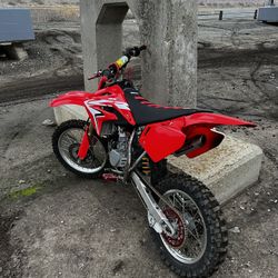 2004 Cr85r 