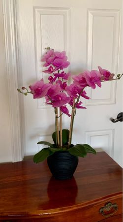 Artificial orchid in ceramic pot ! In excellent new condition