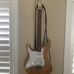 Yamaha Pacifica Electric Guitar LEFT HANDED LIKE NEE CONDITION