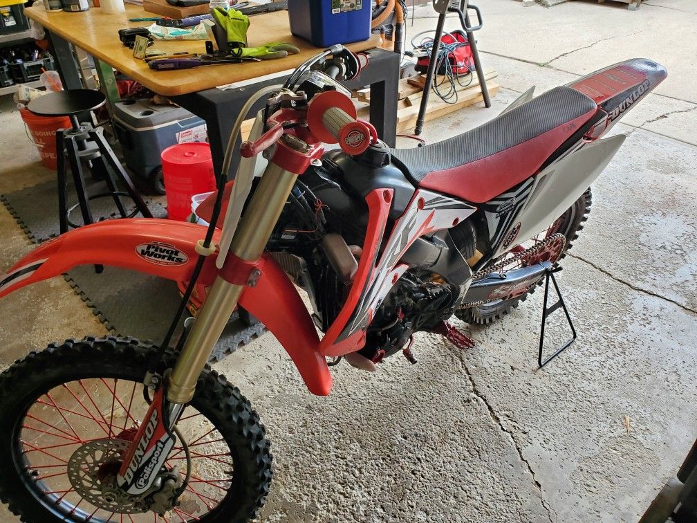 Honda 05 250 dirt bike