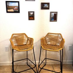 COUNTERTOP BAR STOOLS