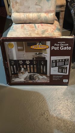 Pet Store Wooden Paw Decor Pet Gate