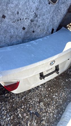 328i 2007 rear trunk