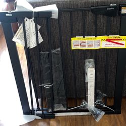 Brand New Baby/pet Door /stair Gate 