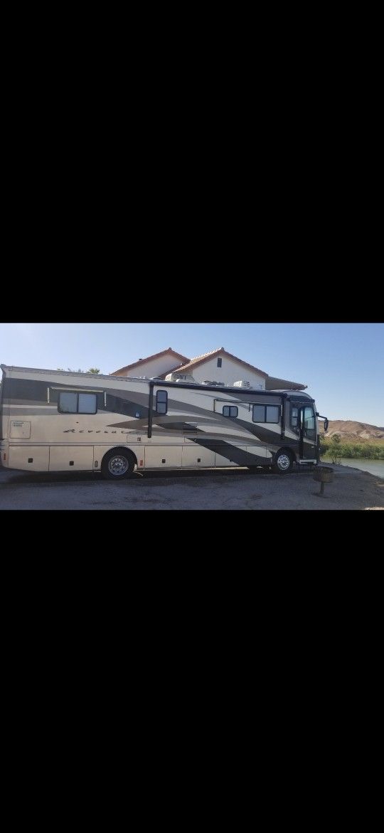 2003 Fleetwood Revolution 38