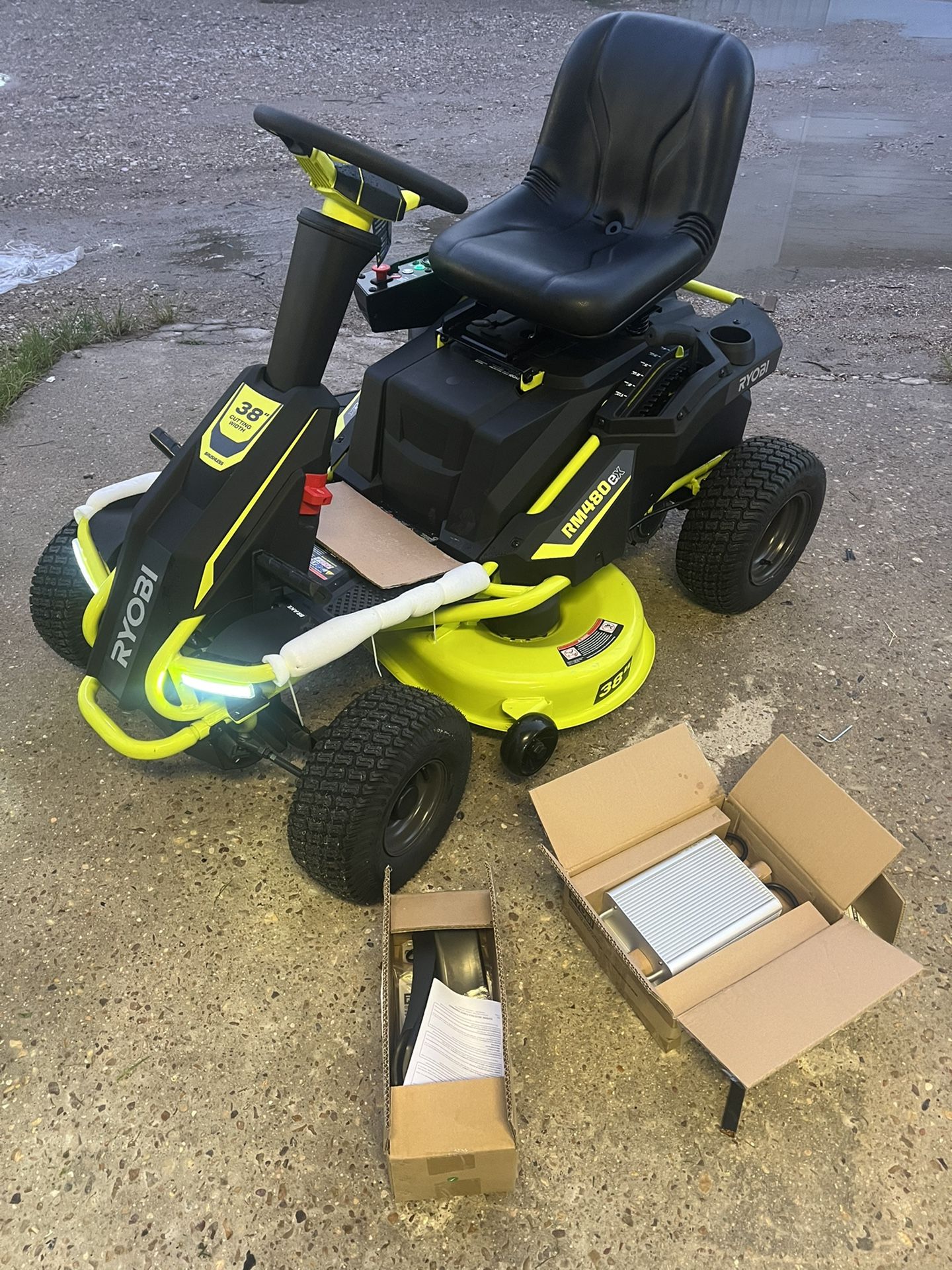 Ryobi 38 100 AH ELECTRIC RIDING MOWER