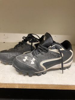 Under Armour Youth Baseball Cleats - size 2.5