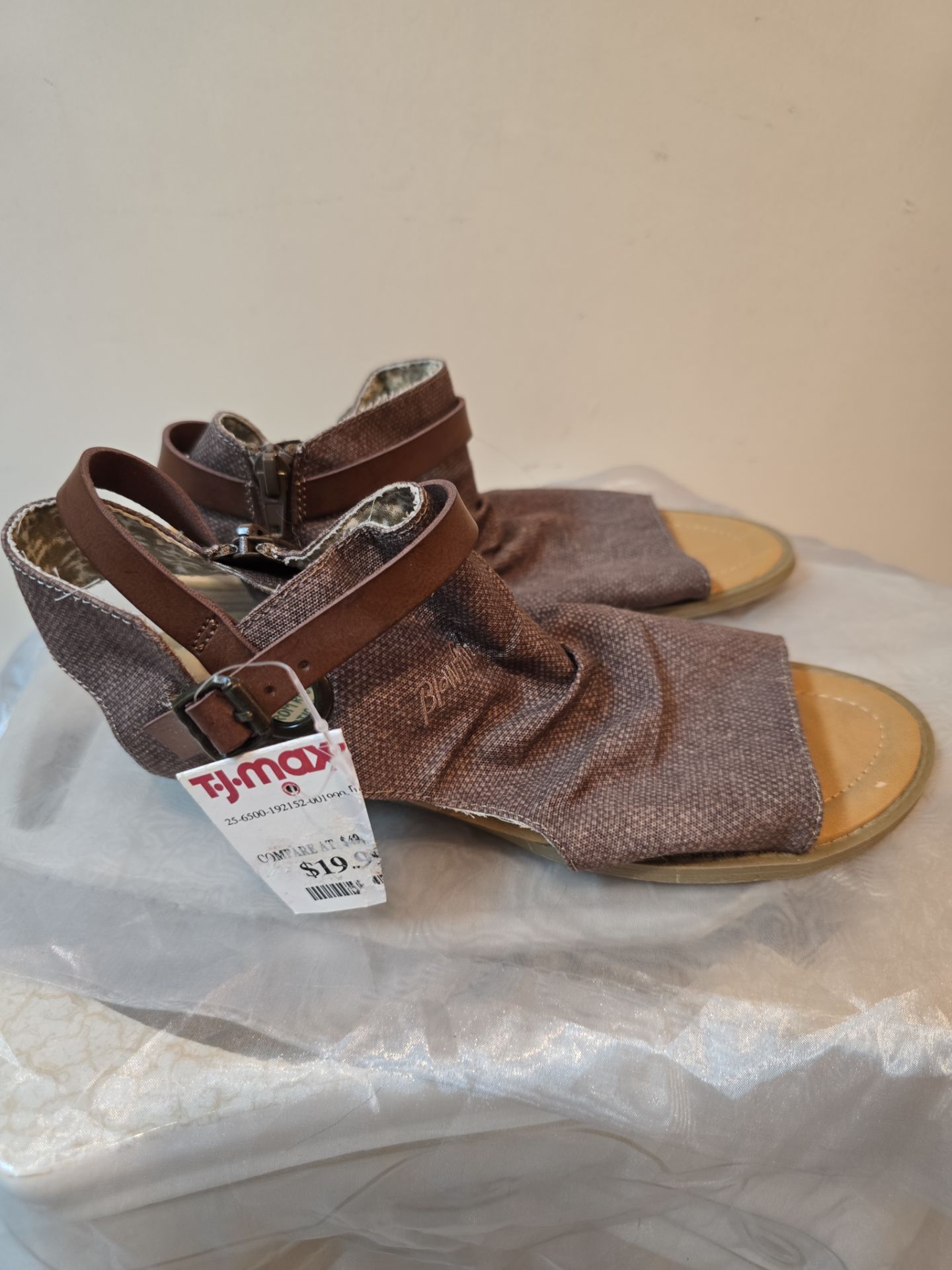 NEW!!!! Blowfish sandals to the ankle size 7.5