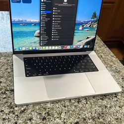 MacBook Pro M4 16 Inch 24gb Ram One Tb With Charger 
