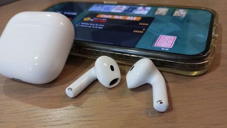 Apple AirPods (4th Generation)