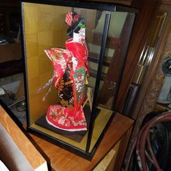 Collectible Chinese Doll In Glass /Geisha 