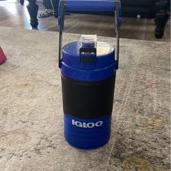 Igloo sports water container good condition $25 new