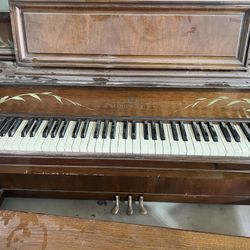 Piano w/bench