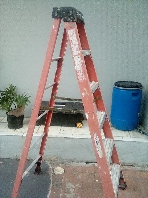 Fiberglass Six Foot Ladder