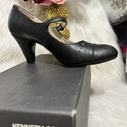 Black Naturalizer 8 M Heels