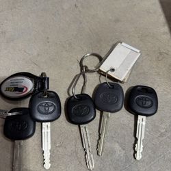 OEM Toyota Car Keys (Transponder Style) – 5 Keys – Great for Parts or Locksmiths
