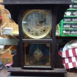Vintage Wind Up Pendulem Clock