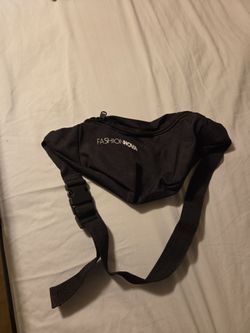 Fashion nova man hand bag