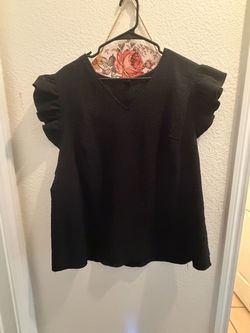 Black blouse with short ruffle sleeves (Plus size)