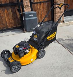 Dewalt 21" 163cc 3-in-1 Gas Self Propelled Walk Behind Lawn Mower