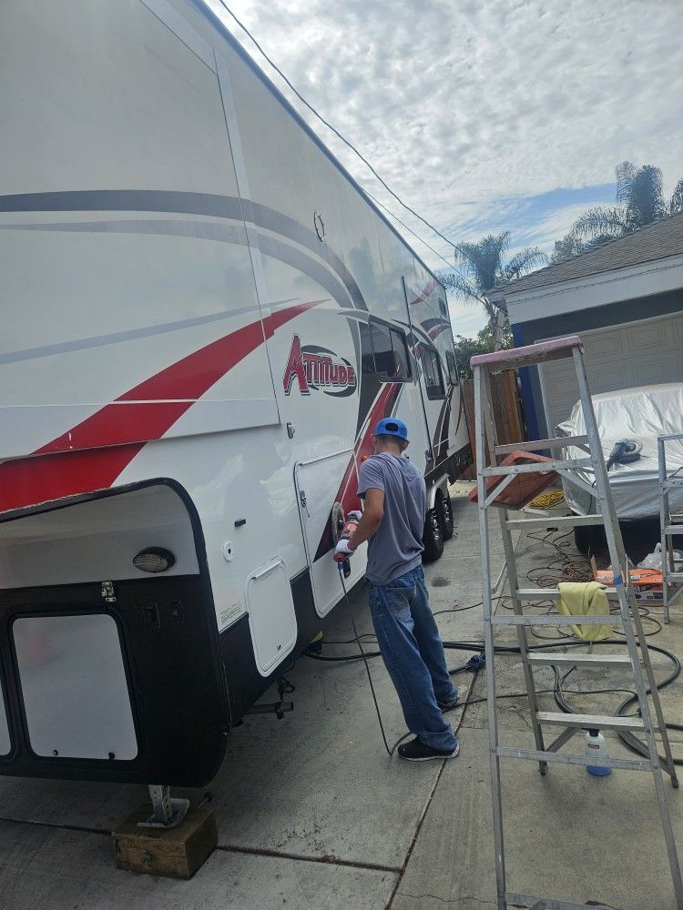 BOAT DETAIL AND RV