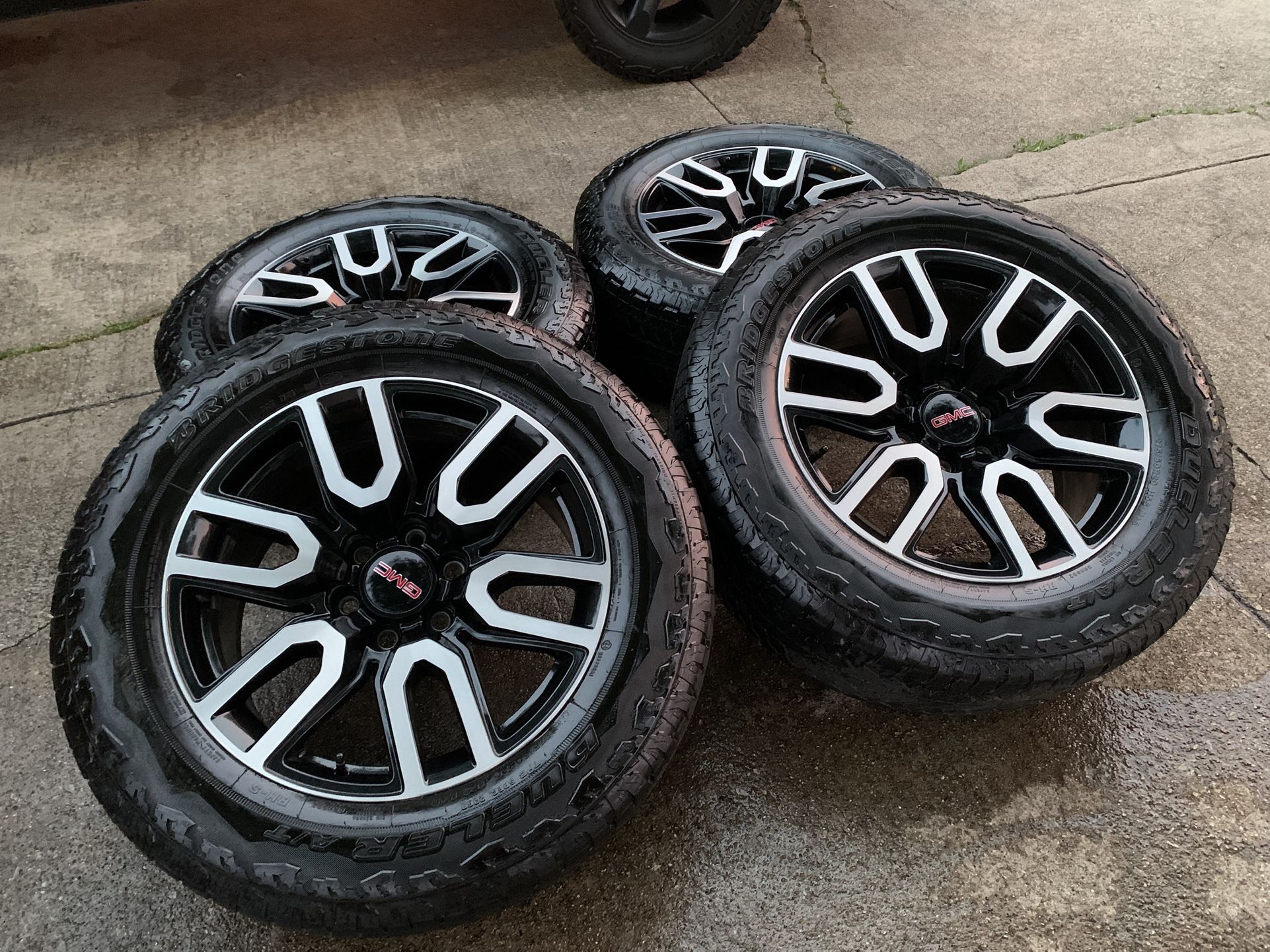 Rines 20s originales de gmc Sierra AT4 Silverado Tahoe Yukón suburban llantas y rines seminuevos listos para montar medida 275/60/20 virlos incluidos