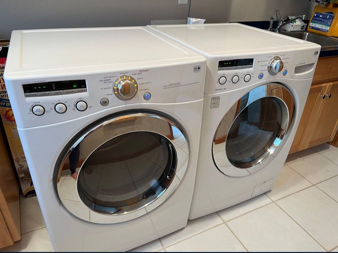 LG Washer & Gas Dryer TrueSteam