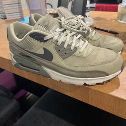 Nike Men’s Air Max 90 Size 14