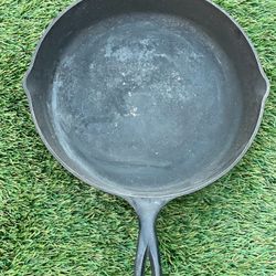 Lodge Cast Iron Skillet 
