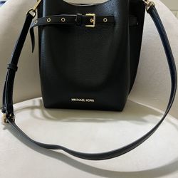 MICHAEL KORS EMILIA SMALL BUCKET CROSSBODY BAG BUCKLE (BLACK LEATHER)