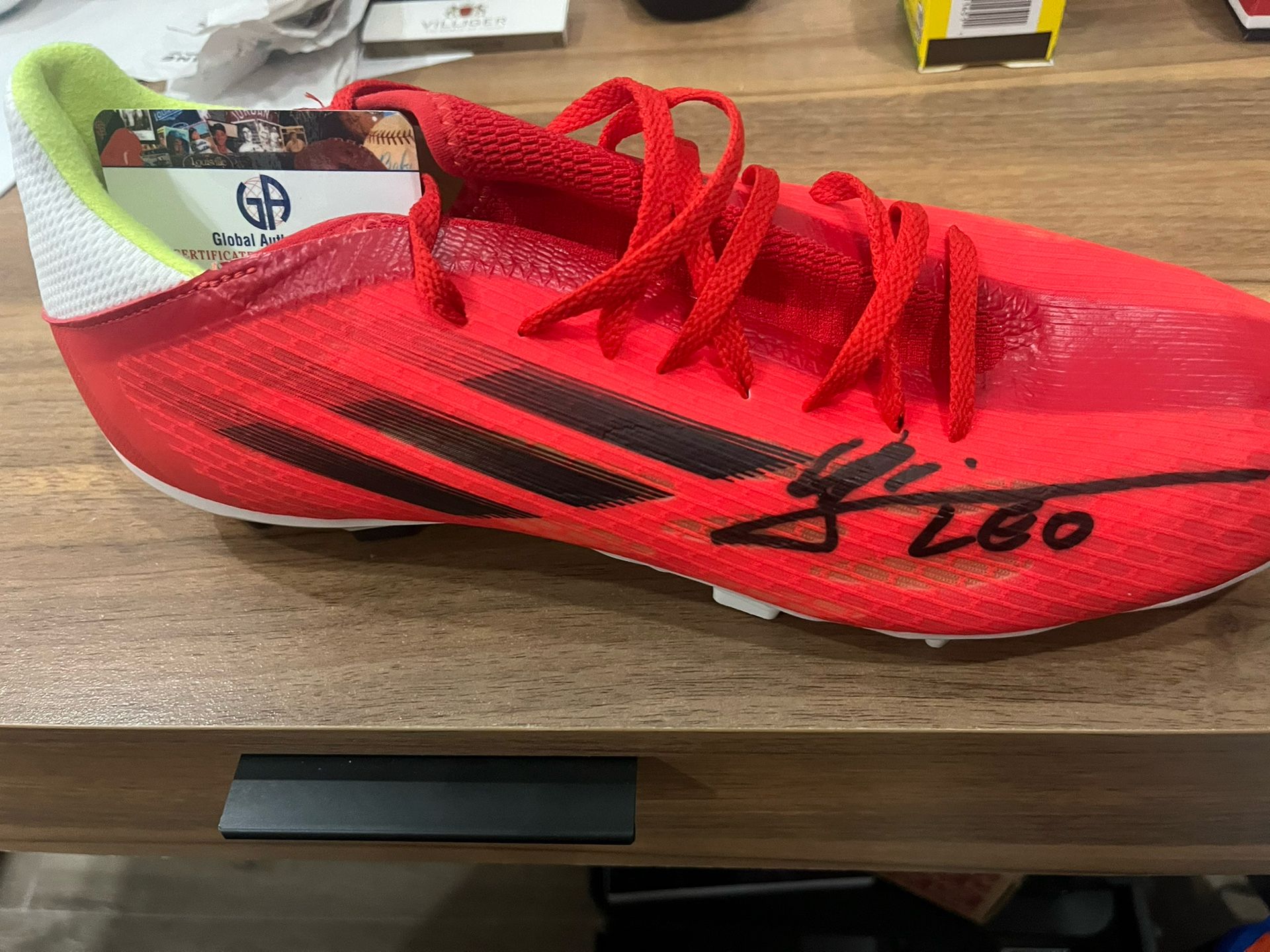 Leo Messi Signed Cleat(w COA)