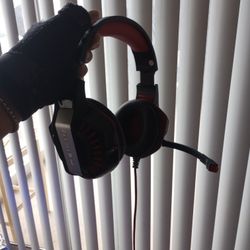 Xbox/playstation Or PC Wired Black And Red Headphones 