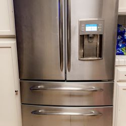 GE refrigerator W/double Bottom Freezer 