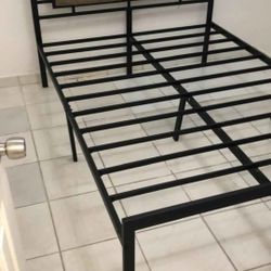 FULL SIZE METAL BED. BLACK COLOR FRAME. TWO NIGHTSTANDS  BLACK COLOR INCLUDED. 